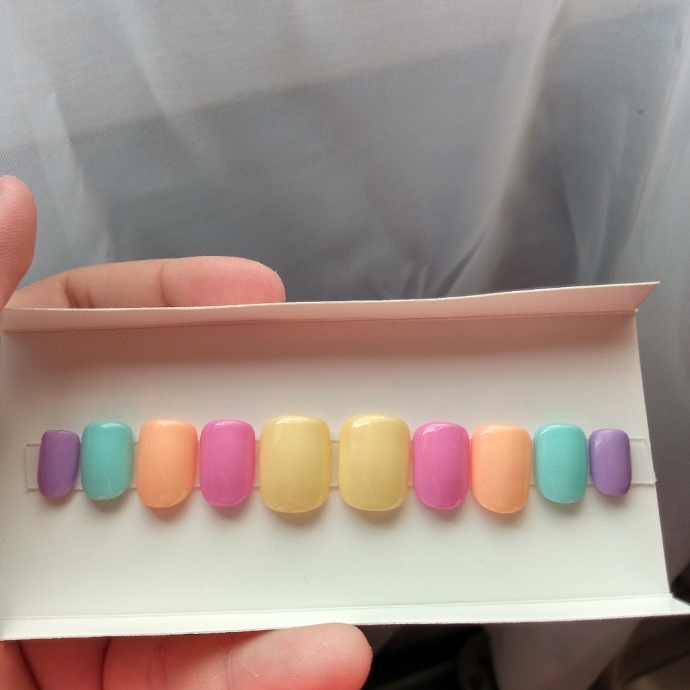 Pastel press on nails